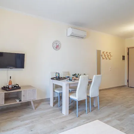 아파트 Charmy 2bd Near Mon Repos *